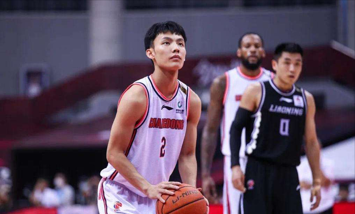 开云体育官网-赛前埃因霍温调整名单以备CBA季后赛；状态回暖环节打磨；悬念犹存；身体对抗强度拉满的简单介绍