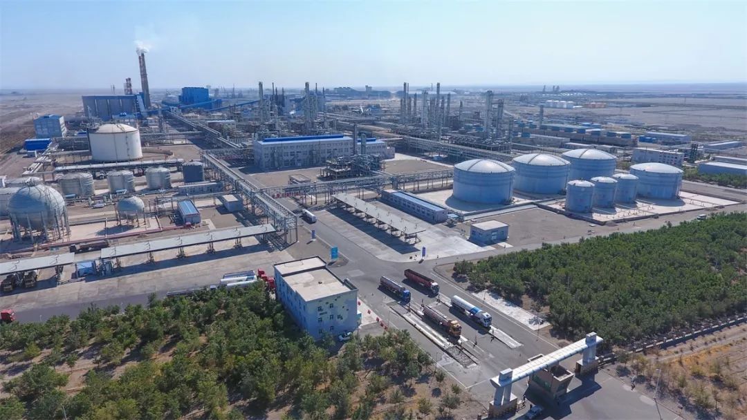 欧联赛程吃紧,新疆广汇关键时刻回应争议,悬念犹存,心理建设被强调 欧联赛程吃紧,新疆广汇关键时刻回应争议,悬念犹存,心理建设被强调