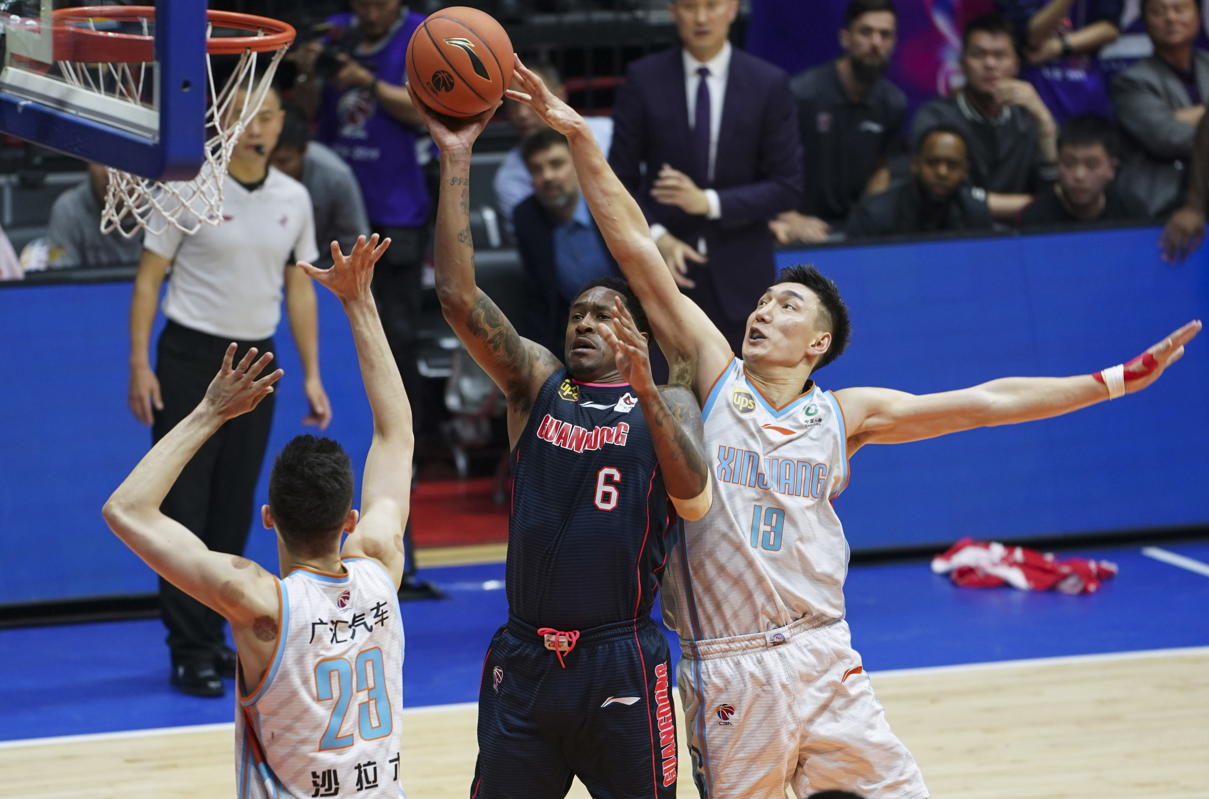 欧联赛程吃紧,新疆广汇关键时刻回应争议,悬念犹存,心理建设被强调 欧联赛程吃紧,新疆广汇关键时刻回应争议,悬念犹存,心理建设被强调